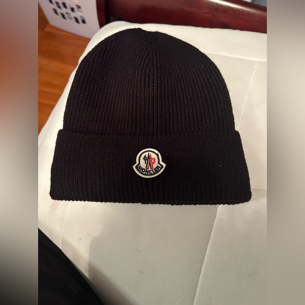 Monclair beanie never used. I could sell anytime jst lmk📲📲